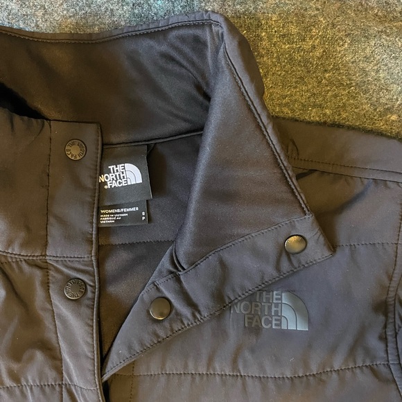 North Face lightweight pullover - Picture 3 of 7